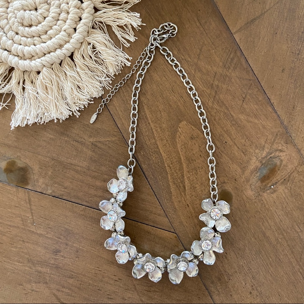 Flower necklace